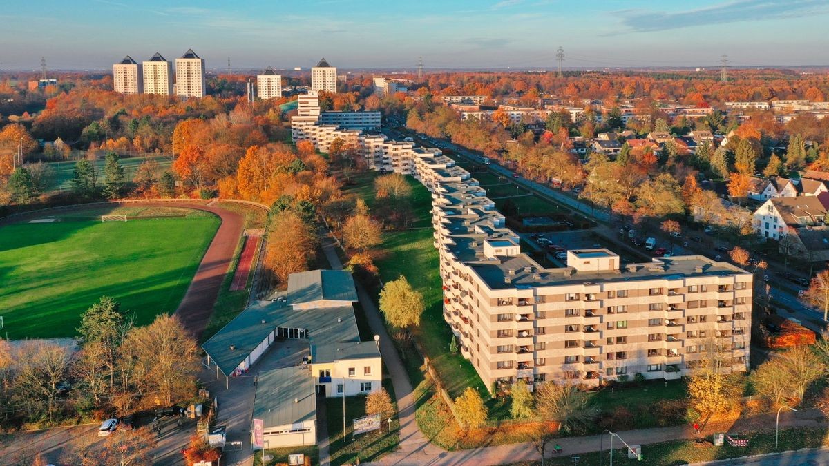 Lohbrügge-Nord aus der Luft. Schulzentrum und Sportplatz Binnenfeldredder, Lindwurm