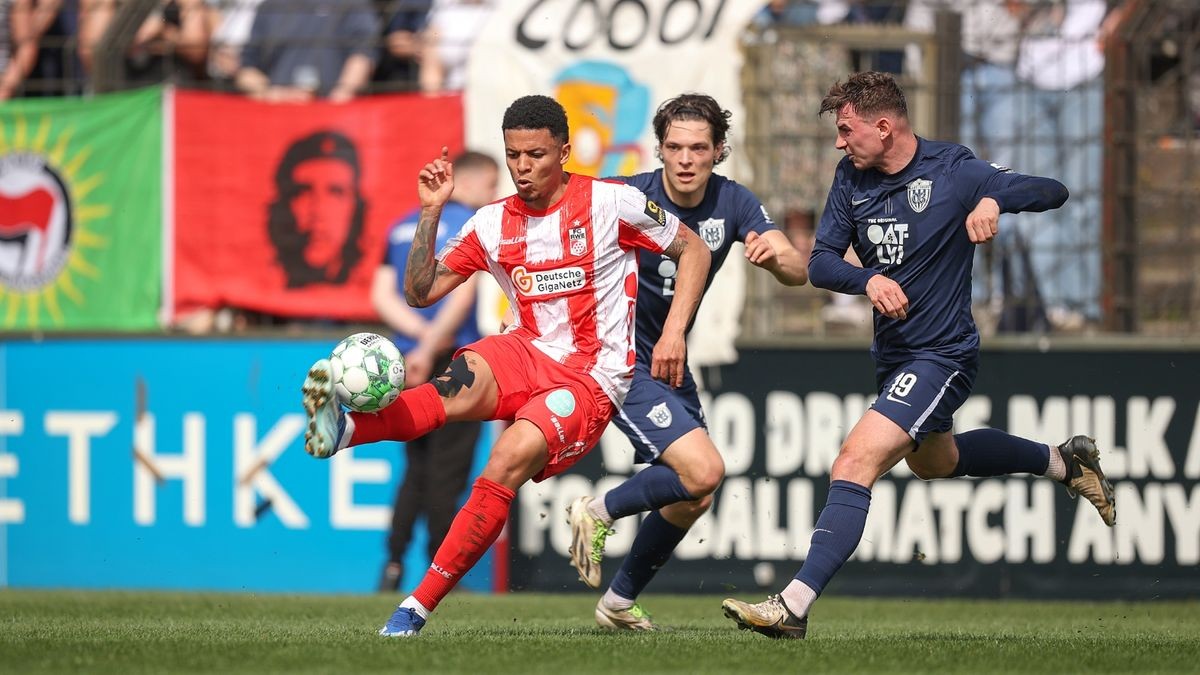 Romain Gall (links) legte zur Erfurter Führung auf, aber Babelsberg schlug eiskalt zurück.