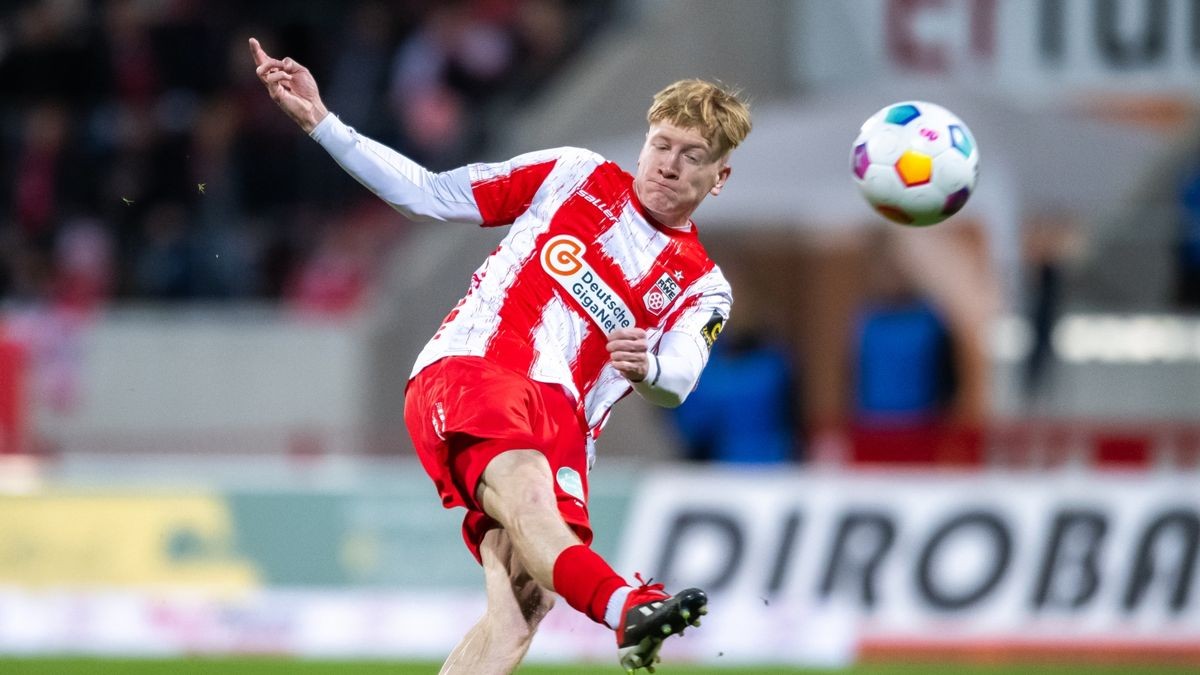 Erfurts Mittelfeldmann Erik Weinhauer hat beim FC Carl Zeiss Jena unterschrieben.