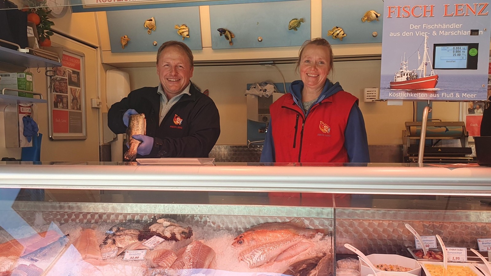 50 Jahre zwischen Flossen und Filets: Fisch Lenz lädt zum Sekt