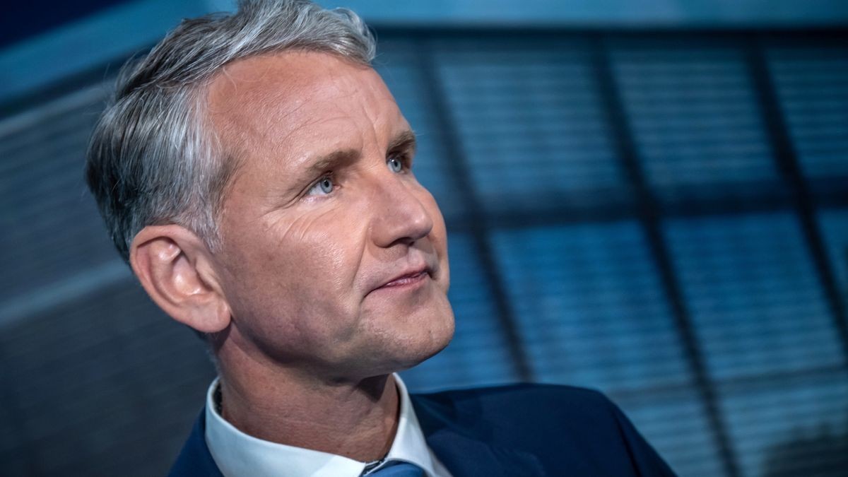 Björn Höcke, AfD-Spitzenkandidat für die Landtagswahl in Thüringen, steht beim TV-Duell bei Welt TV.