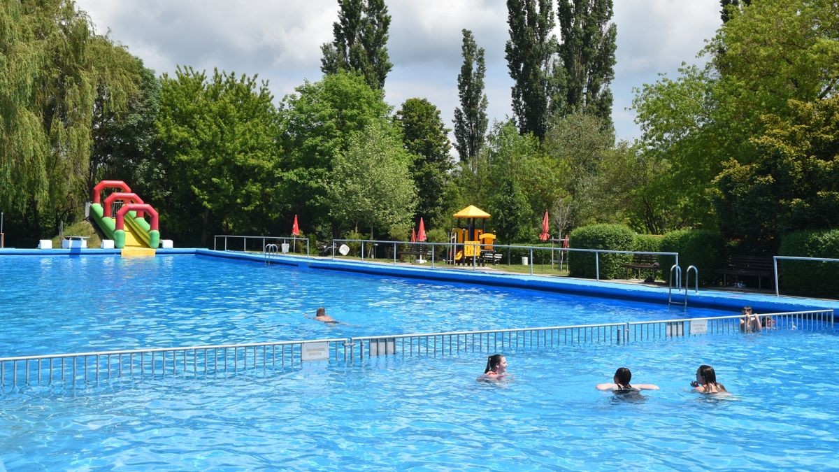 Das kleine Freibad in Harras wird vom Bade- und Freizeitsportverein Oberheldrungen-Harras betrieben (Archivfoto). 