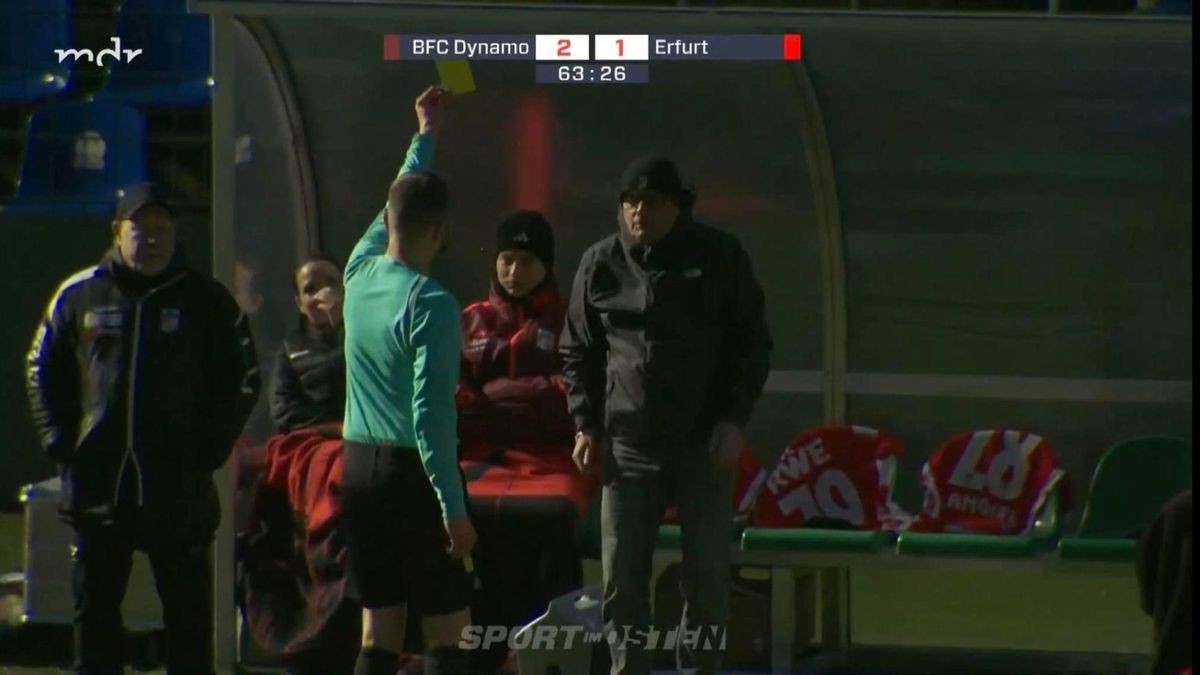 Kuriose Szene beim 2:2 des FC Rot-Weiß: Erfurter Busfahrer sieht Gelbe Karte