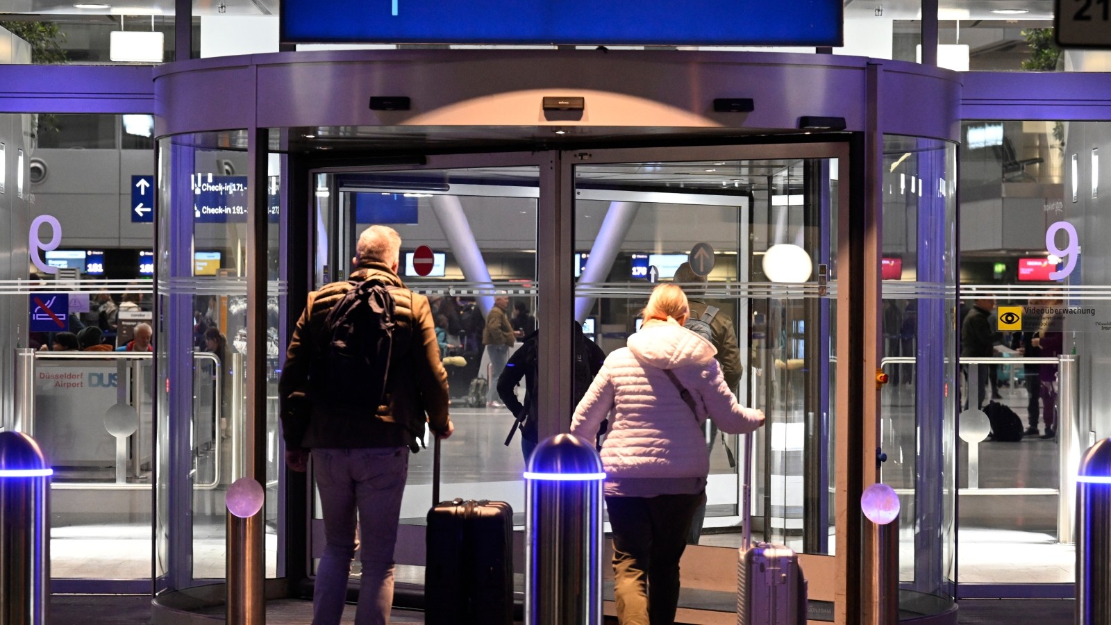 Düsseldorf Flughafen Priority Lane Buchen www.nrz.de
