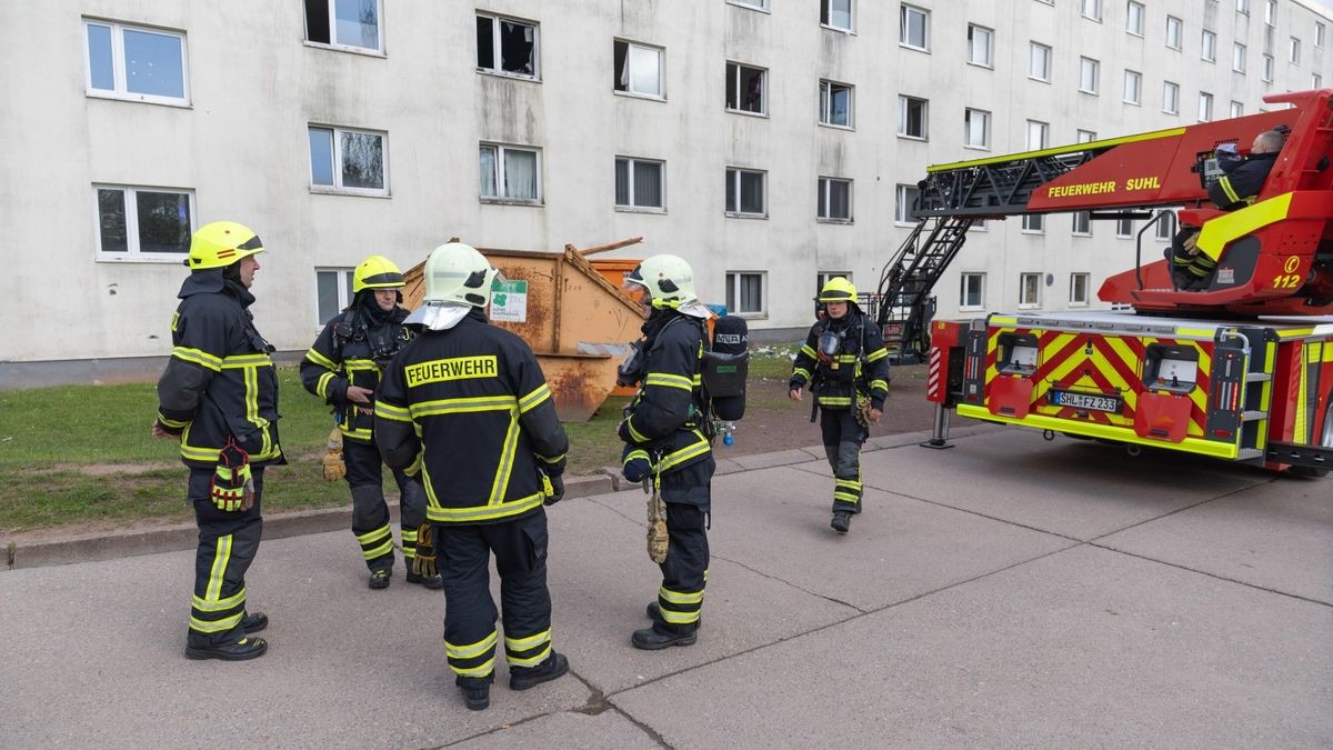 Die etwa 100 Bewohner wurden nach Rücksprache mit dem zuständigen Ministerium in andere Thüringer Einrichtungen gebracht.