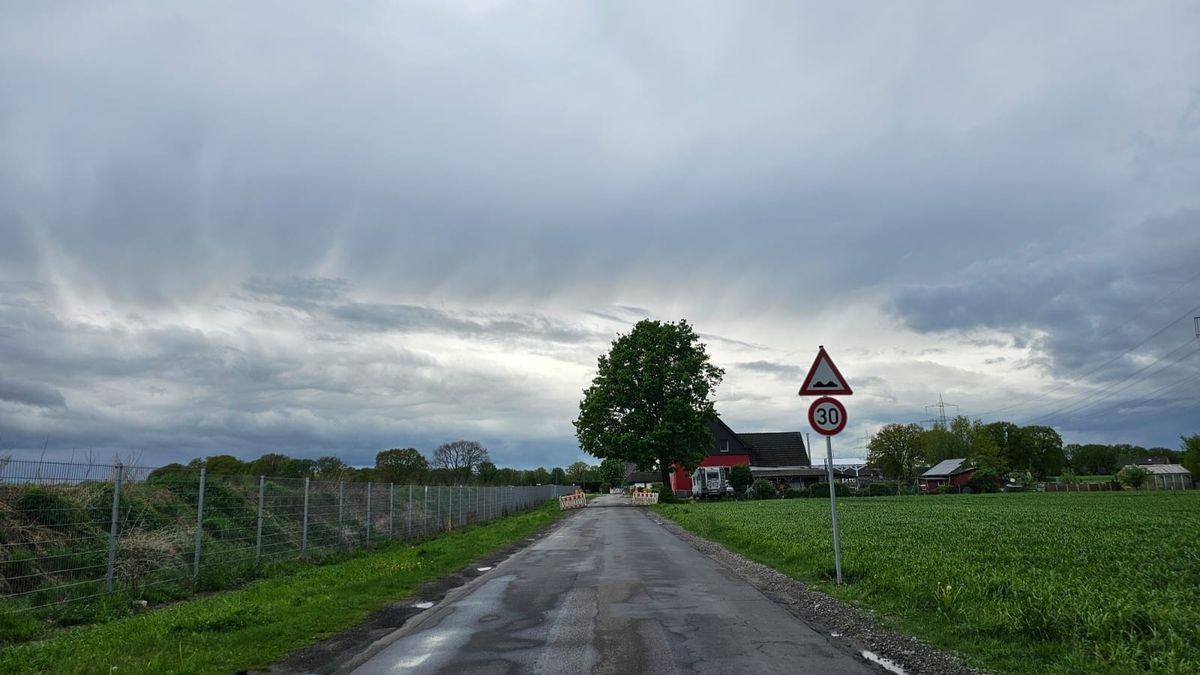 Am Schwarzen Weg und am Tenderingsweg in Hünxe gilt ab jetzt teilweise Tempo 30. 