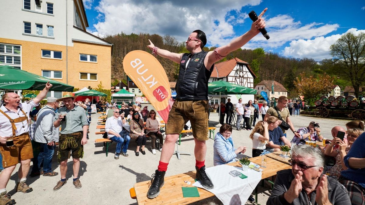 Andreas Gabalier Double Tobi tanzte auf den Tischen beim Klub-Brauereifest in Watzdorf.