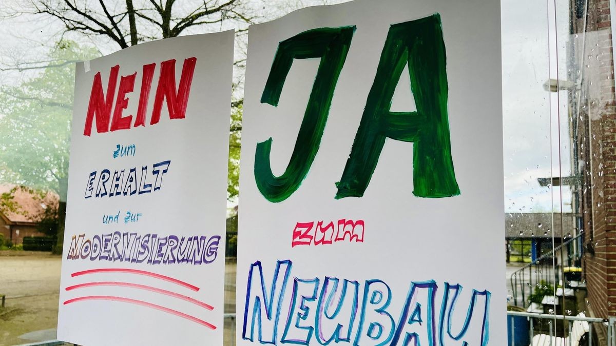 Zur Standortfrage der Niers-Kendel-Schule gibt es jetzt ein Bürgerbegehren. Wie das Plakat an der Schule in Asperden zeigt: Es wird kontrovers diskutiert.