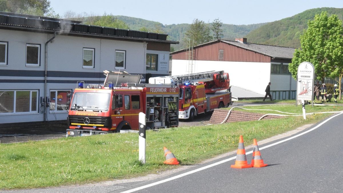 Am Morgen des 30. April brach in einer Stockmacherei in Wahlhausen ein Brand aus. Feuerwehren aus dem halben Eichsfeld und dem benachbarten Hessen sind stundenlang im Einsatz, um die Flammen unter Kontrolle zu bekommen.