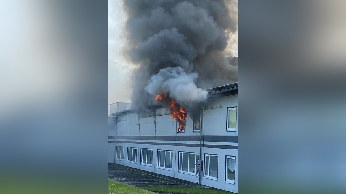 Am Morgen des 30. April brach in einer Stockmacherei in Wahlhausen ein Brand aus. Feuerwehren aus dem halben Eichsfeld und dem benachbarten Hessen sind stundenlang im Einsatz, um die Flammen unter Kontrolle zu bekommen.