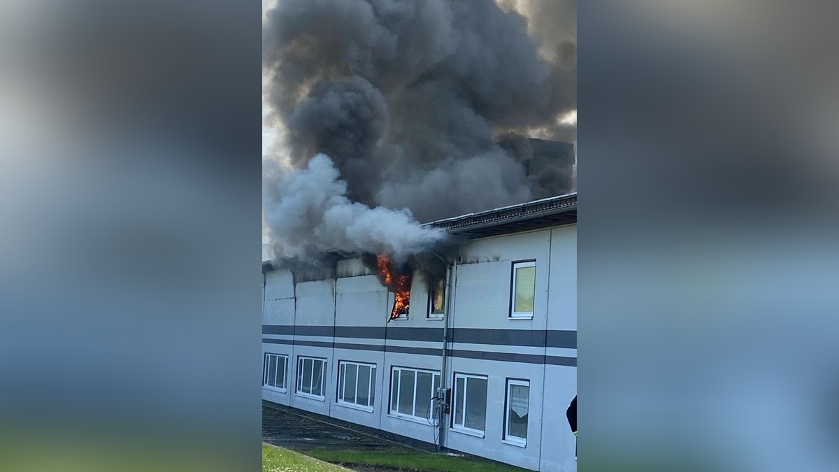 Am Morgen des 30. April brach in einer Stockmacherei in Wahlhausen ein Brand aus. Feuerwehren aus dem halben Eichsfeld und dem benachbarten Hessen sind stundenlang im Einsatz, um die Flammen unter Kontrolle zu bekommen.