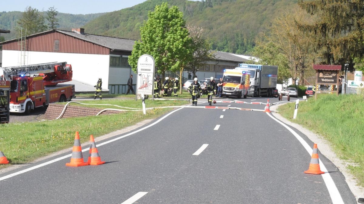 Am Morgen des 30. April brach in einer Stockmacherei in Wahlhausen ein Brand aus. Feuerwehren aus dem halben Eichsfeld und dem benachbarten Hessen sind stundenlang im Einsatz, um die Flammen unter Kontrolle zu bekommen.