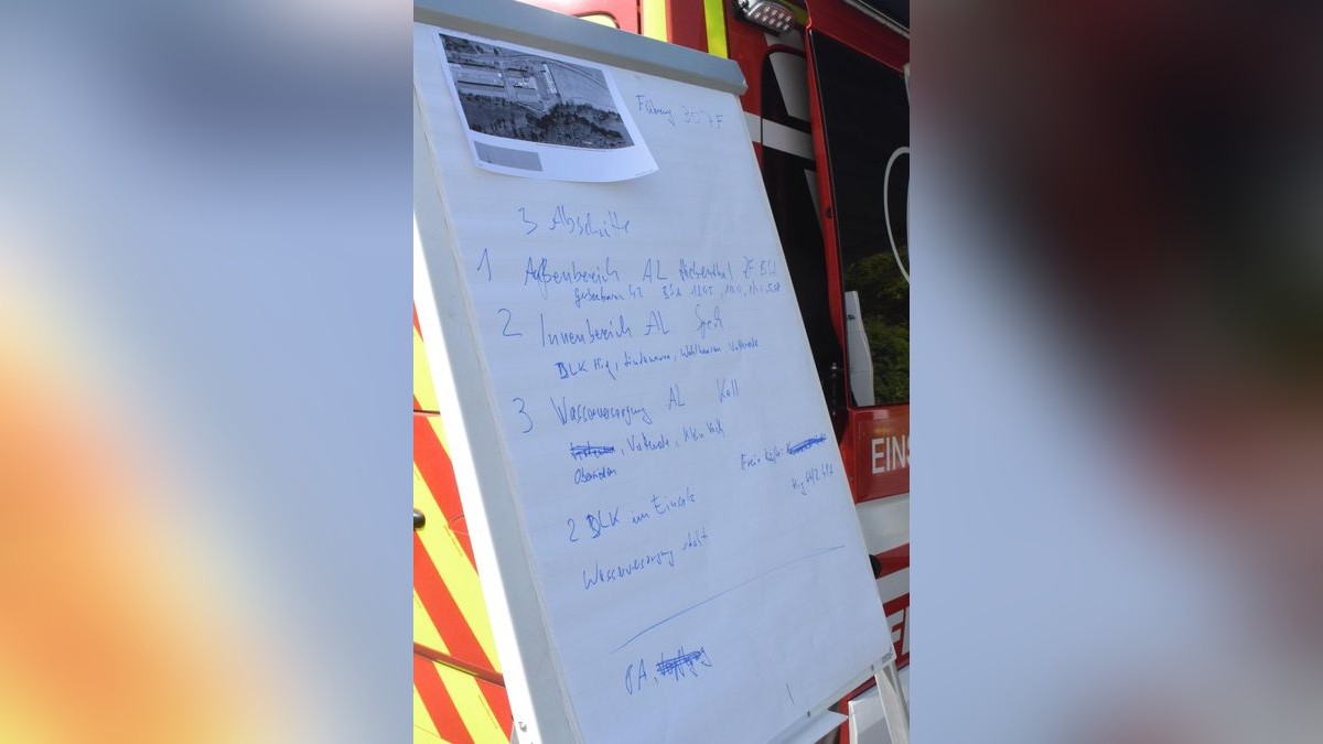 Am Morgen des 30. April brach in einer Stockmacherei in Wahlhausen ein Brand aus. Feuerwehren aus dem halben Eichsfeld und dem benachbarten Hessen sind stundenlang im Einsatz, um die Flammen unter Kontrolle zu bekommen.