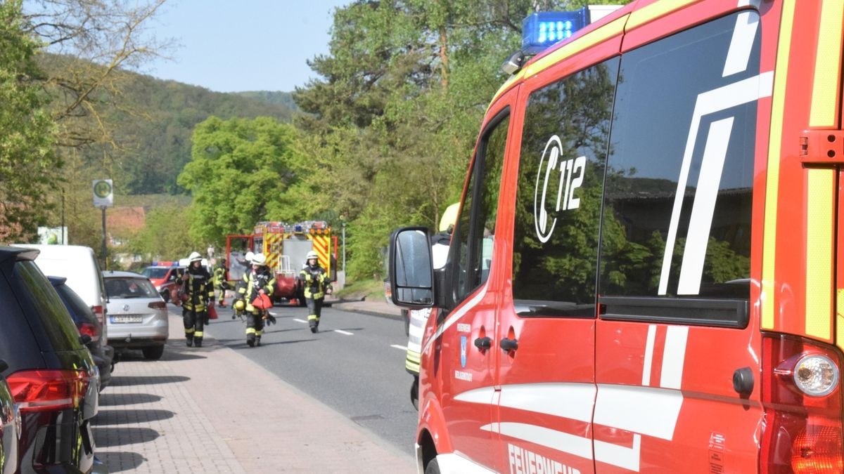 Am Morgen des 30. April brach in einer Stockmacherei in Wahlhausen ein Brand aus. Feuerwehren aus dem halben Eichsfeld und dem benachbarten Hessen sind stundenlang im Einsatz, um die Flammen unter Kontrolle zu bekommen.