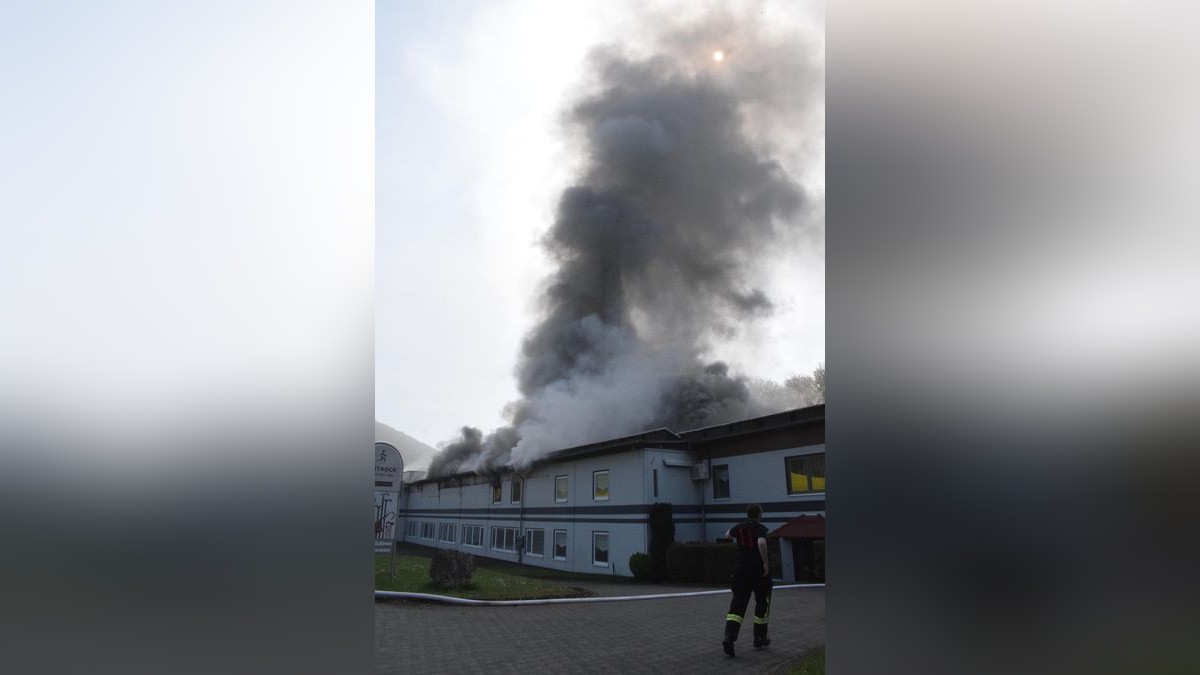 Am Morgen des 30. April brach in einer Stockmacherei in Wahlhausen ein Brand aus. Feuerwehren aus dem halben Eichsfeld und dem benachbarten Hessen sind stundenlang im Einsatz, um die Flammen unter Kontrolle zu bekommen.