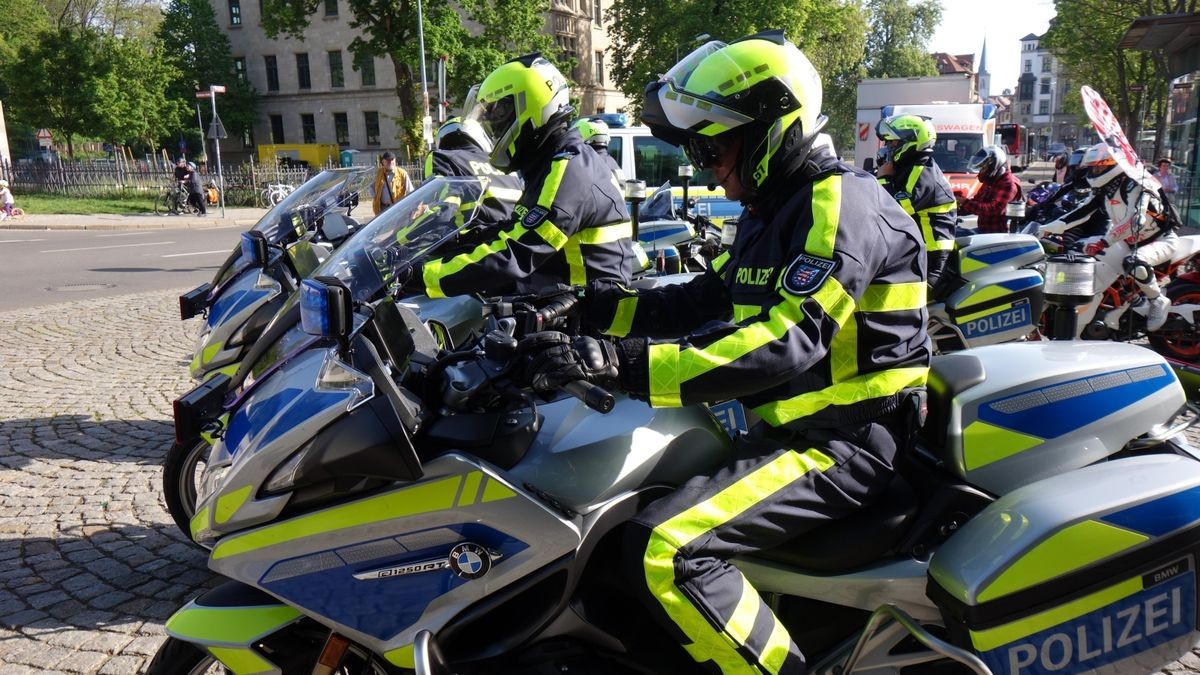 So viele Maschinen wie lange nicht kommen an diesem 1.Mai zur Bikerausfahrt auf den Domplatz. Von hier aus geht es über die Dörfer nach Gotha-Boxberg.