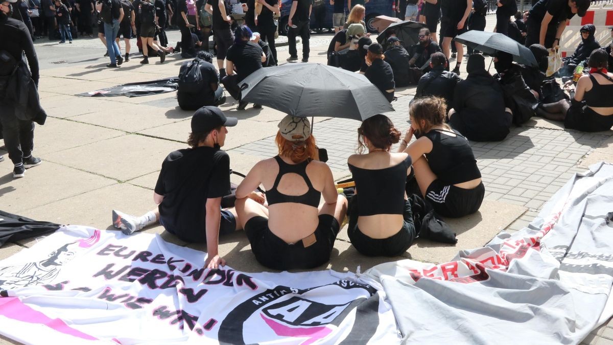 Zwischenkundgebungen gab es unter anderem am Zschochernplatz. 