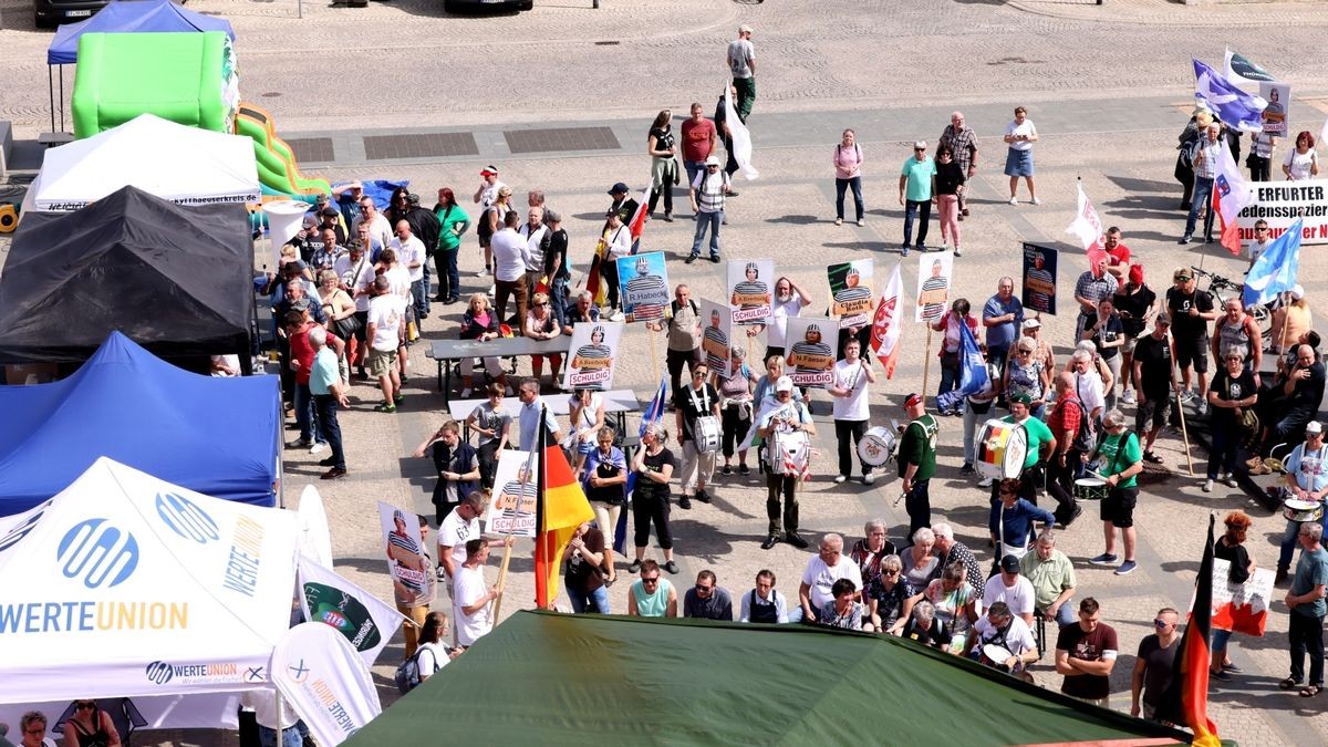 Auf dem Marktplatz in Sondershausen war neben einem Stand der Heimat und der AfD auch ein Wahlstand der Werteunion aufgebaut. 