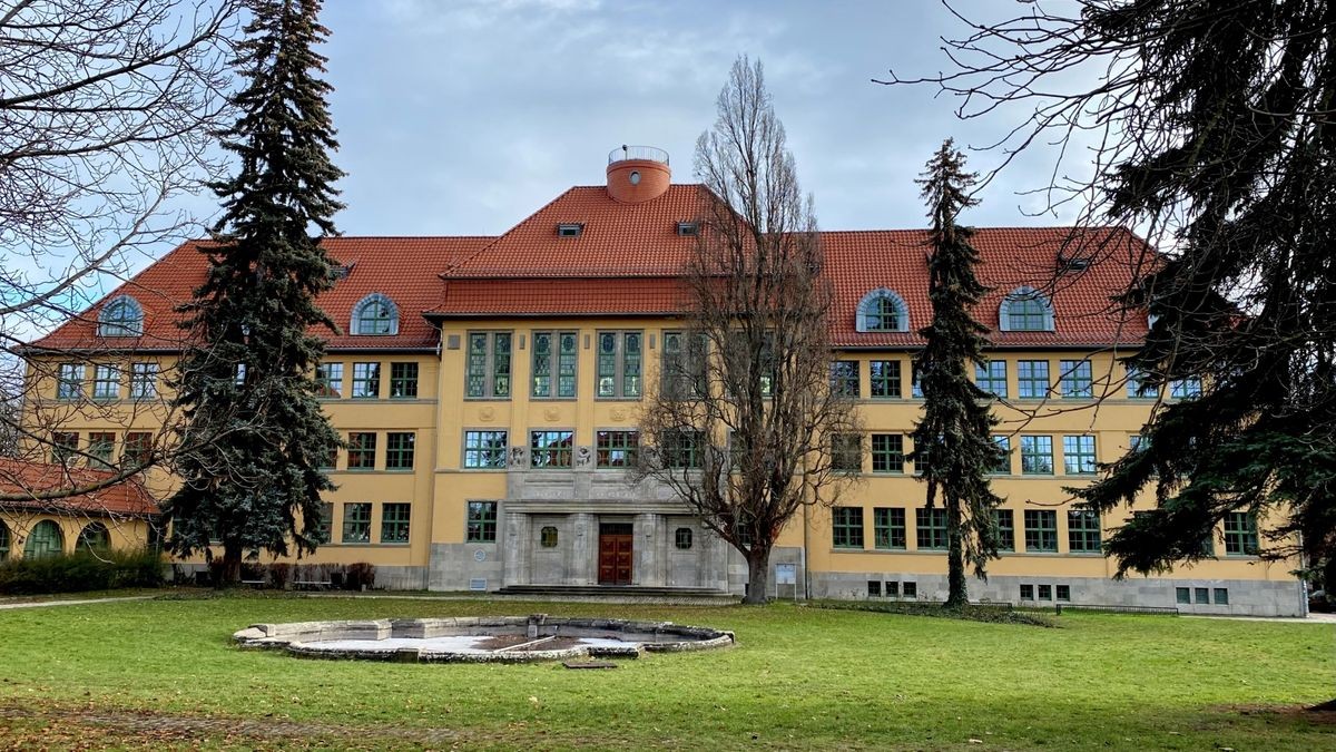 Die Sanierung der Regelschule „Am Schloss Neideck“ in Arnstadt war eines der größten Projekte im Ilm-Kreis. Weitere Schulbauvorhaben laufen und folgen.