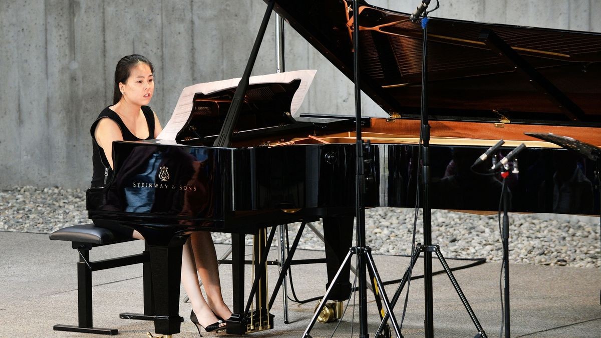 Pianistin Hanni Liang tritt im Juli im Burgtheater auf. Das Programm im Rahmen des Fantastivals bestreitet sie gemeinsam mit der Lichtkünstlerin Katrin Bethge.