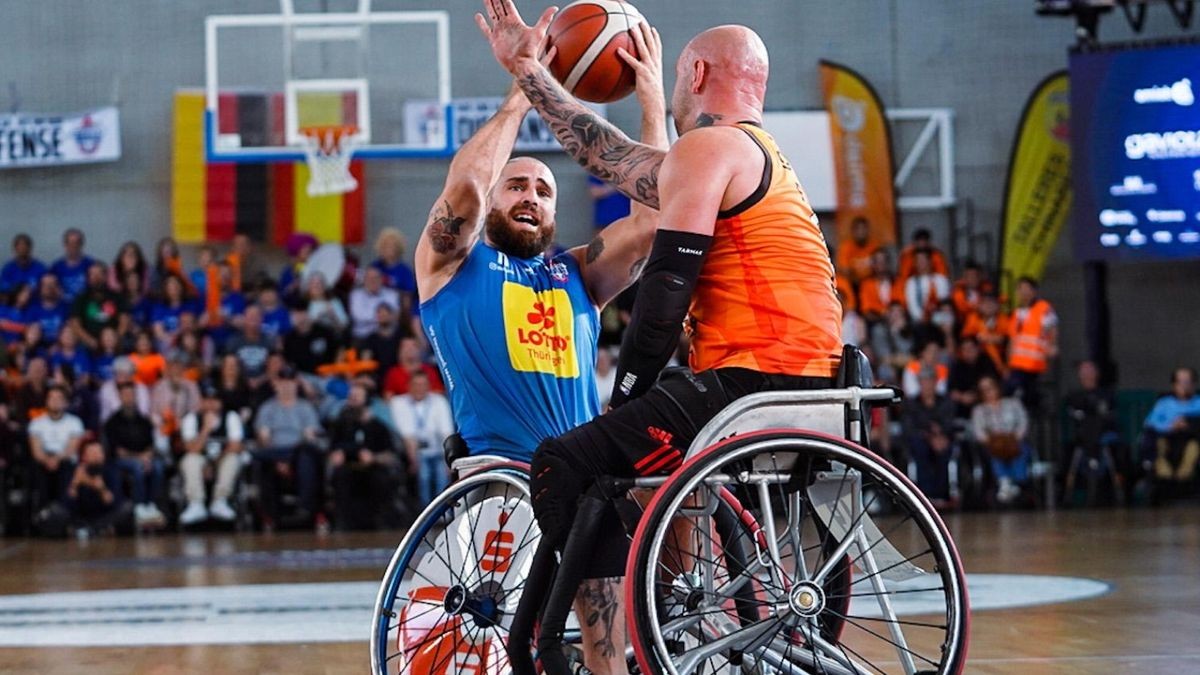 Vor allem defensiv spielten die Thuringia Bulls (am Ball: Jordi Ruiz gegen Topscorer Mateusz Filipski) überragend, doch gegen das Spitzentrio des Titelverteidigers war kein Kraut gewachsen.