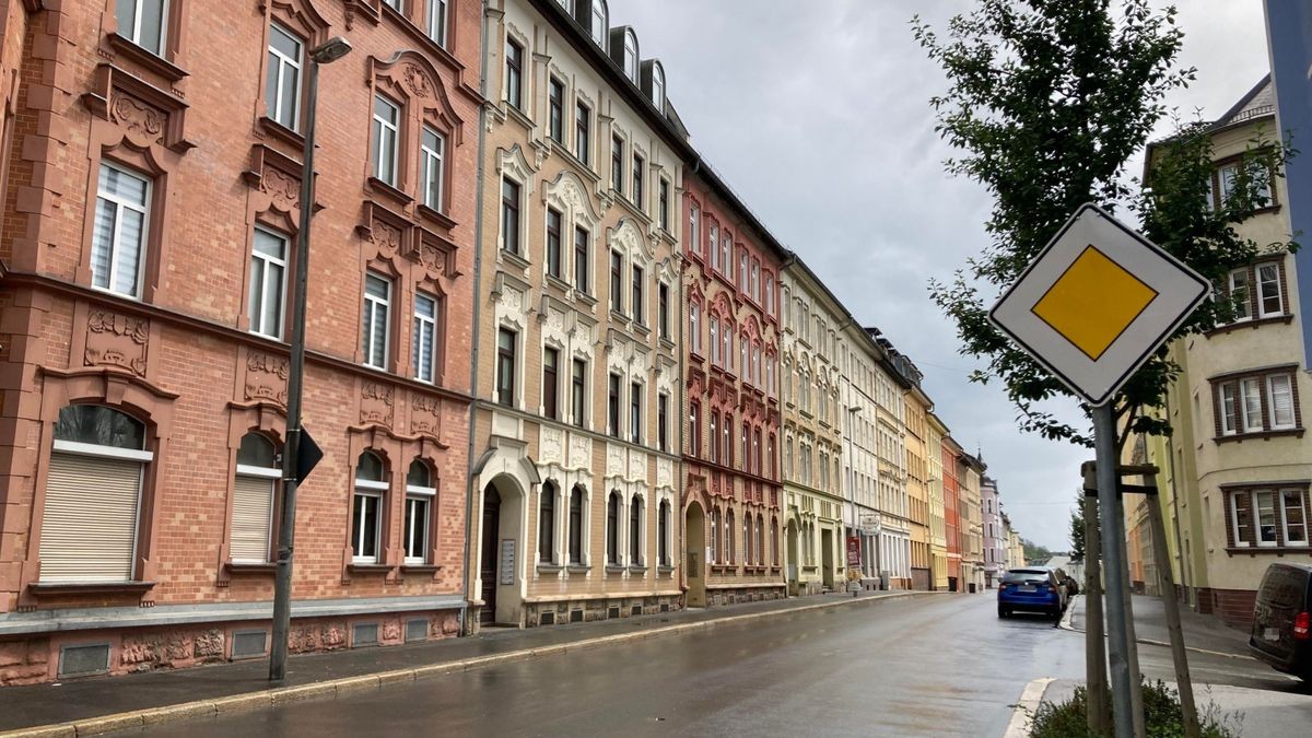 Blick in die Plauensche Straße in Gera am Sonntagnachmittag