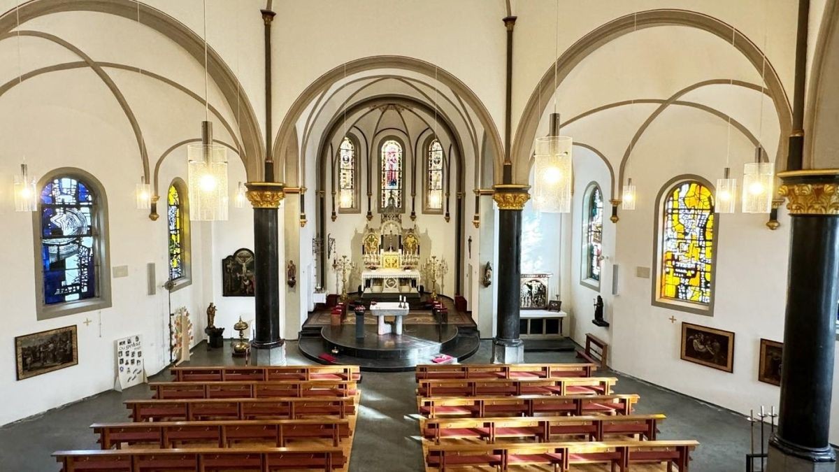 Das ZDF strahlt an Pfingsten den Gottesdienst in der St.-Vincentius-Kirche in Asperden bundesweit aus.