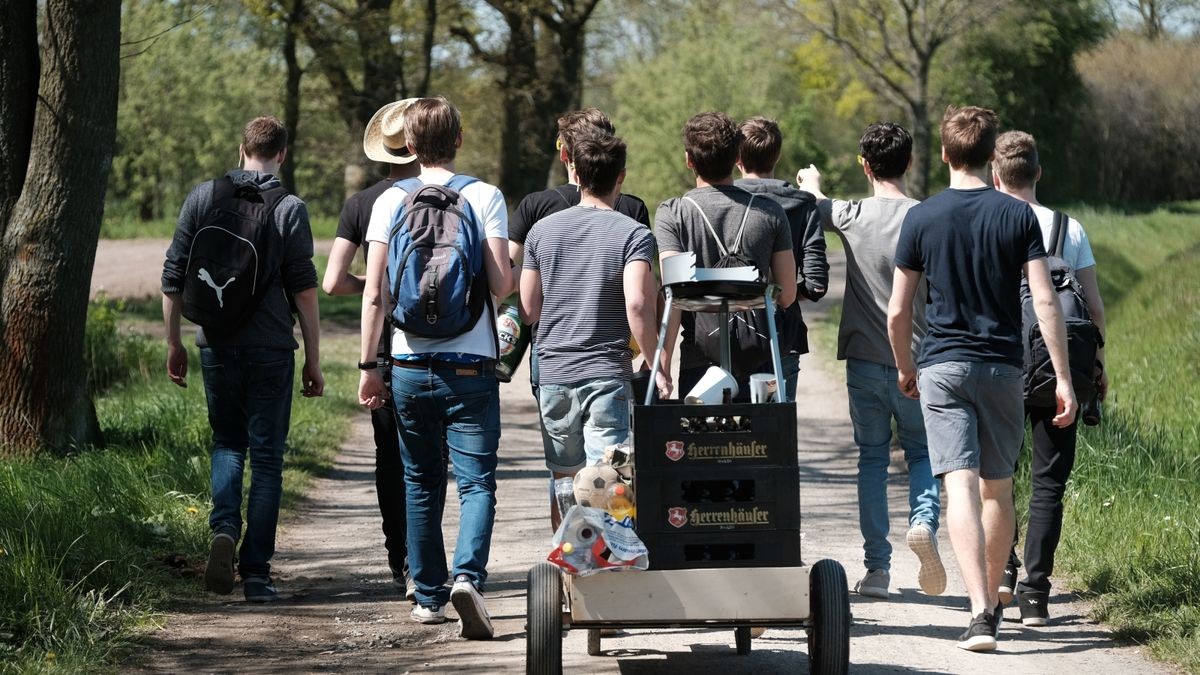 Ein Himmelfahrtskommando? Am Vatertag heißt es für viele wieder: Bollerwagen voll und ab geht er. Doch auch abseits dieses Klassikers gibt es in Düsseldorf um Umgebung viel zu erleben.