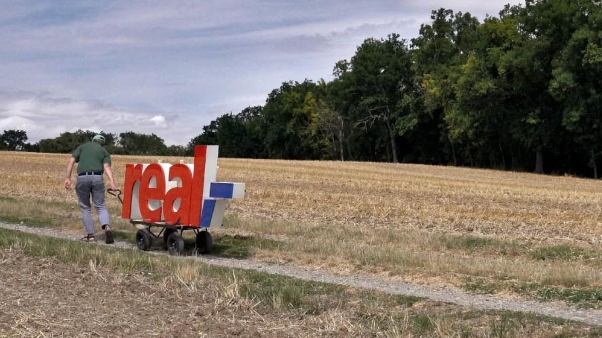 Tommy Neuwirth, Künstler aus Weimar, geht mit „real“ auf Wanderschaft.