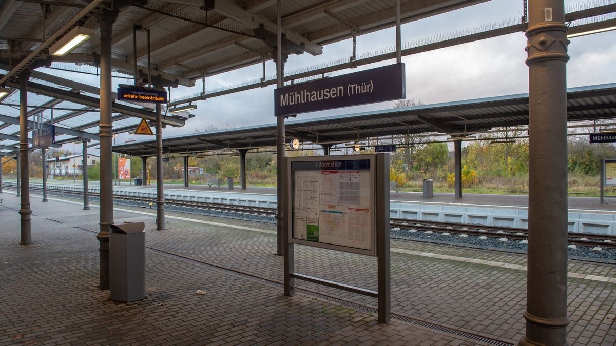 Am Bahnhof in Mühlhausen wurden in der Nacht zum Mittwoch Kabel gestohlen. (Archivbild)