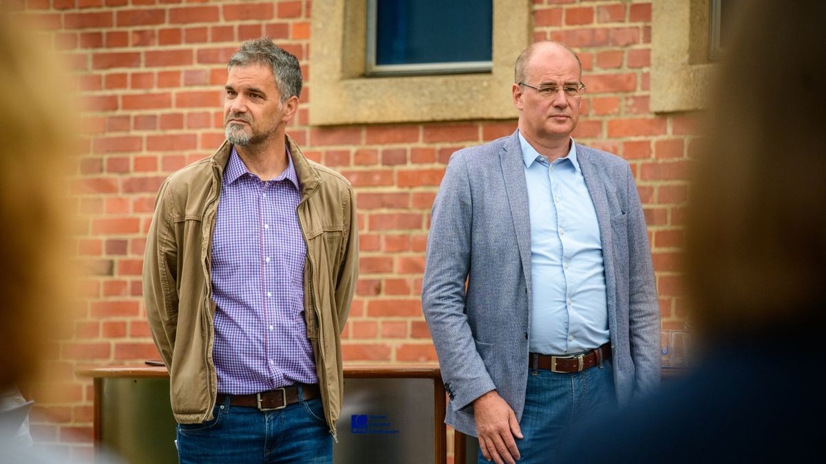 Nordhausens Oberbürgermeister Kai Buchmann (parteilos) und Landrat Matthias Jendricke (SPD, rechts) sieht man nicht oft aufeinander treffen. Dieses Bild entstand zum Tag des offenen Denkmals im September 2022. Zu jener Zeit lief bereits das Disziplinarverfahren gegen Buchmann.