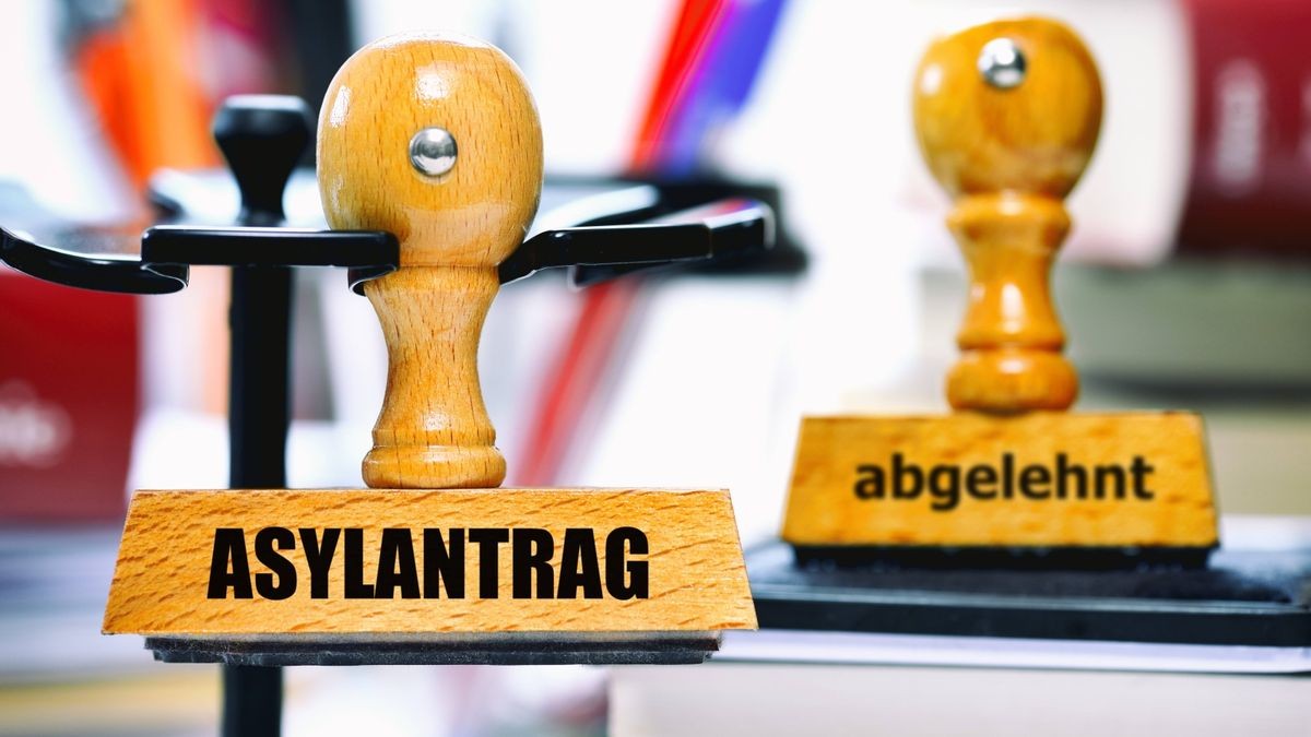 In Deutschland ist die Zahl der Asylanträge seit Jahresbeginn deutlich höher als im Vorjahr (Symbolbild).