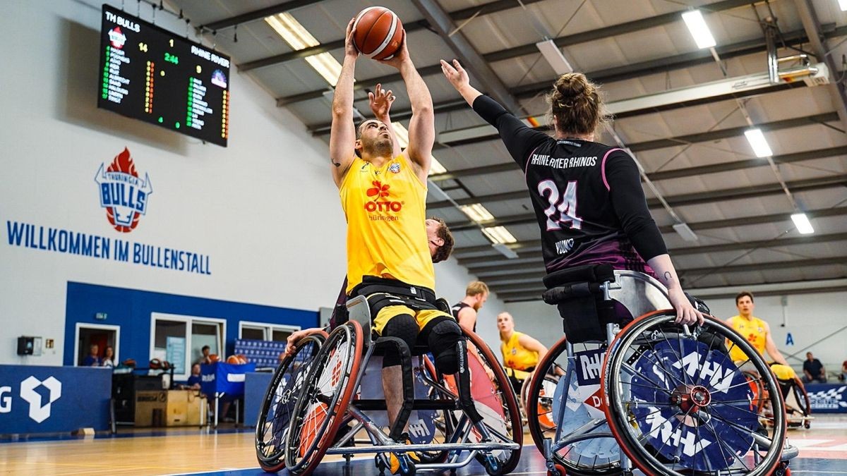 Nicht zu stoppen: Vahid Azad (am Ball) erzielte beim zweiten Sieg der Bulls gegen Wiesbaden 27 Punkte.