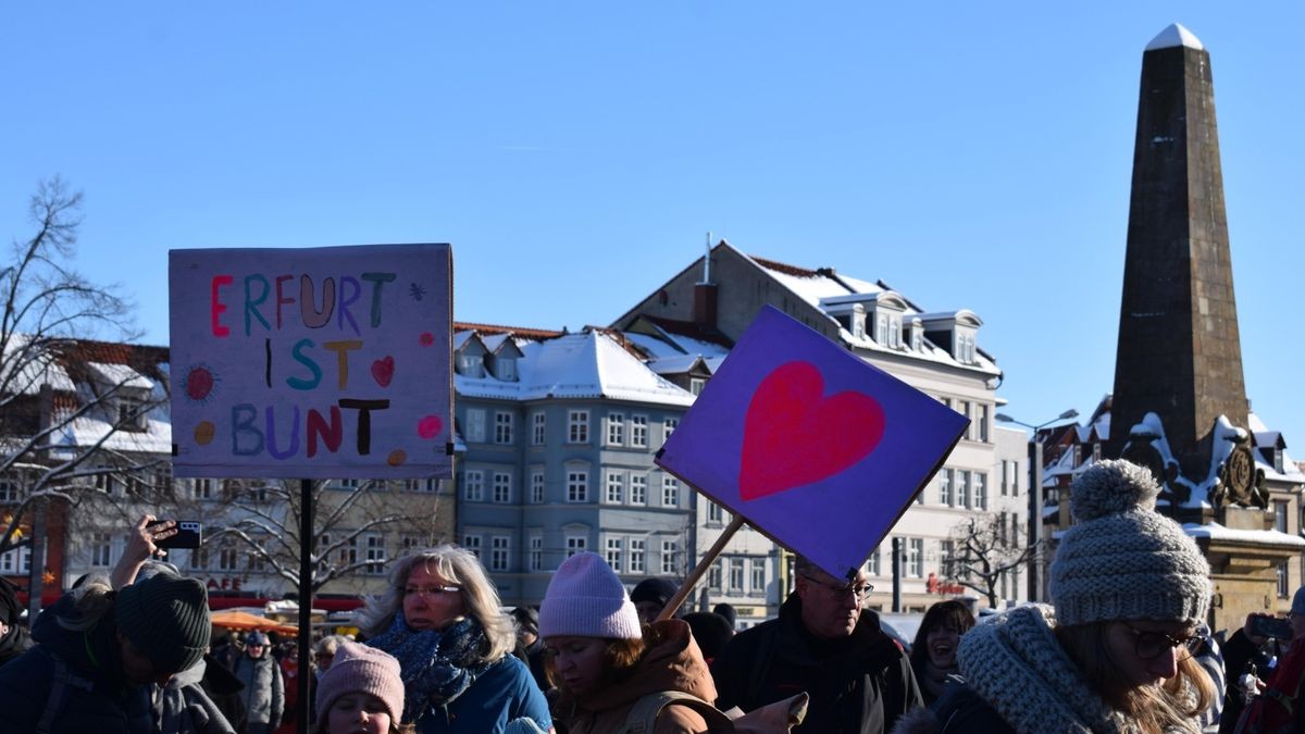 Demo gegen Rechts in Erfurt. Omas gegen Rechts, Domplatz, Demonstration