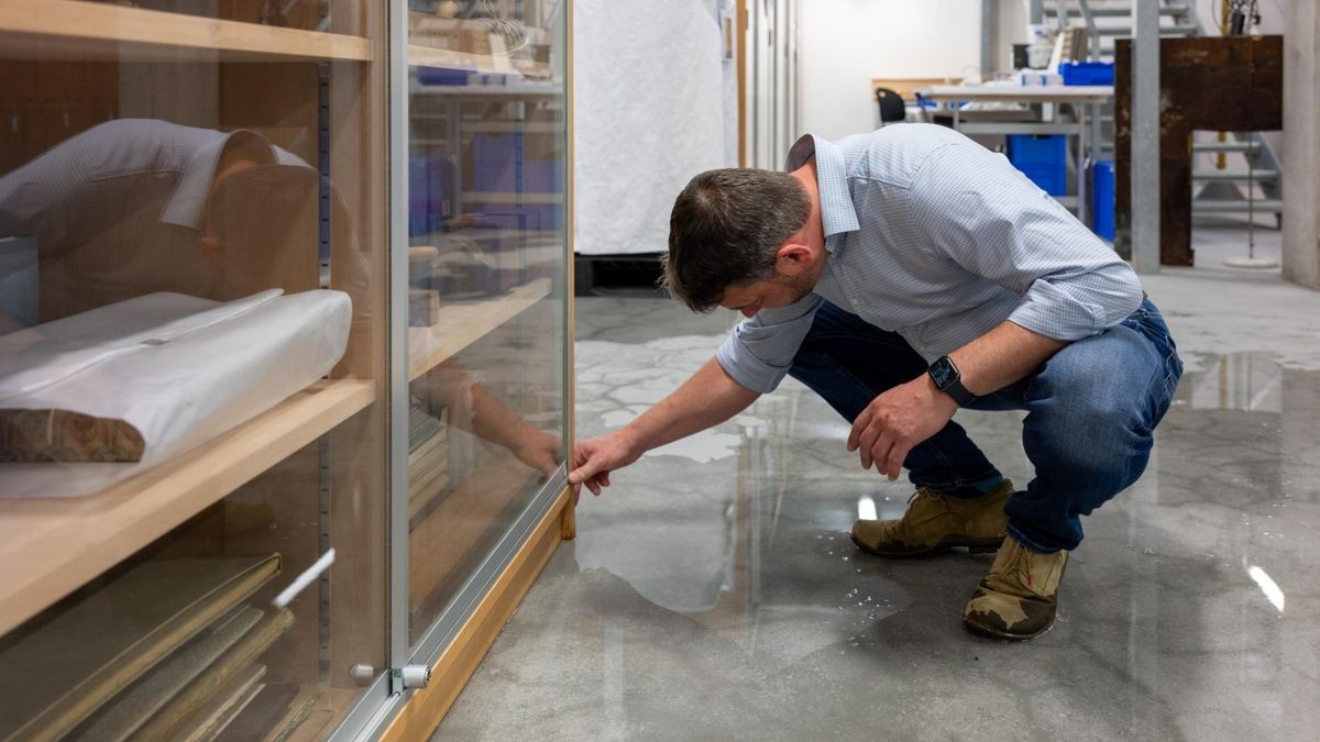 Durch einen technischen Defekt an einer Heizungsanlage lief ungehindert Wasser in das Gebäude.