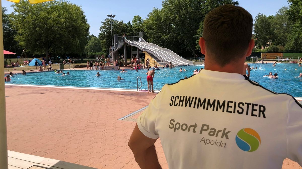 Startklar: Das Freibad Apolda wird am 21. Mai geöffnet. Schwimmmeister Nico Kozian und Team freuen sich auf die Gäste.