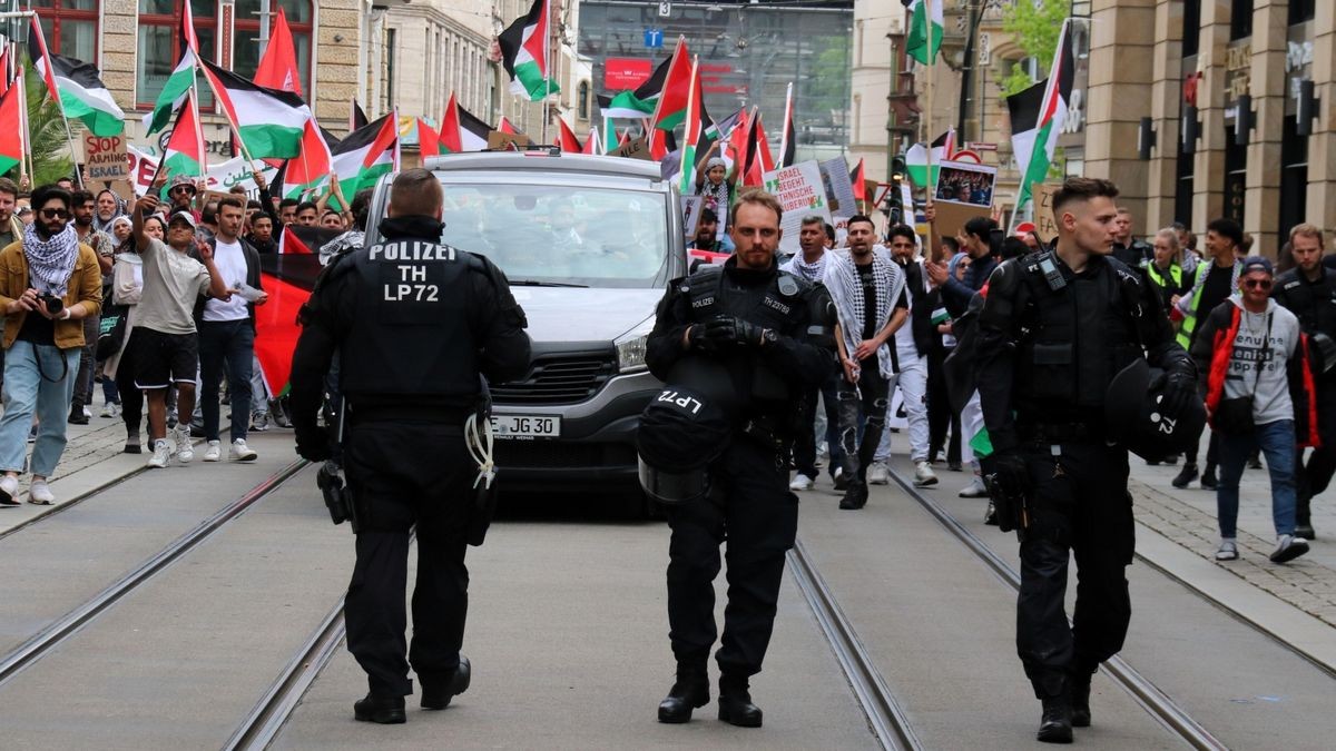 Unter den Augen der Polizei wurde in Erfurt protestiert.