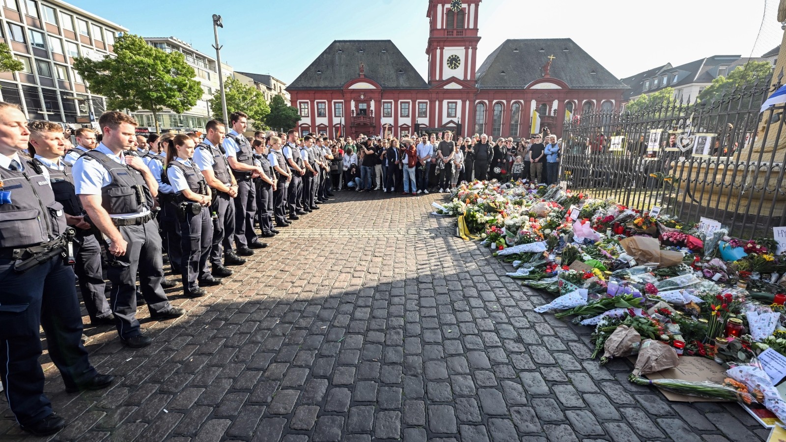 Mannheim: Đây là số tiền mà người thân nhận được – Chuyên gia phẫn nộ: “Công chức hạng nhất và hạng hai”