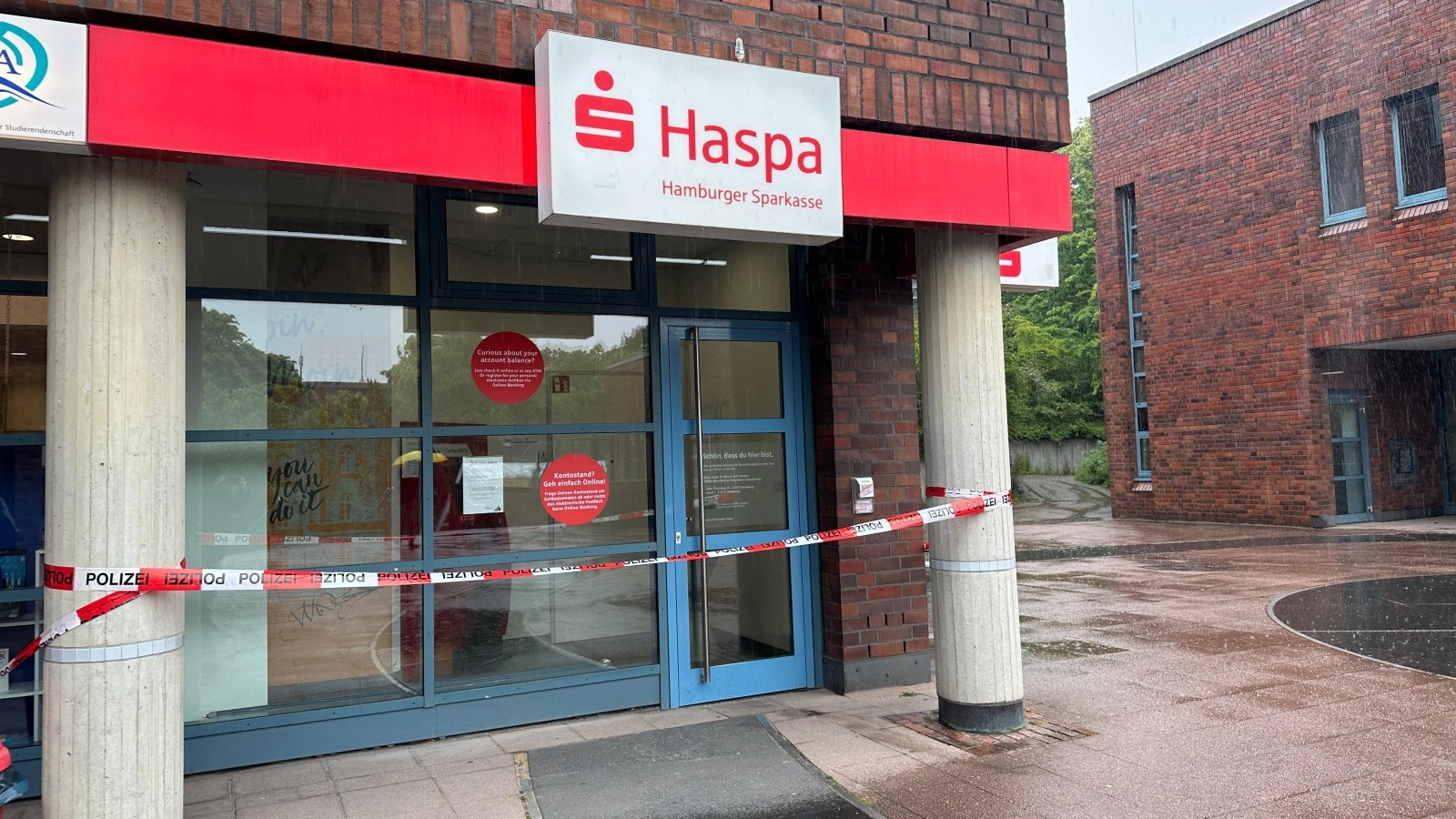 Haspa Unbekannte wollen Geldautomat an TU Hamburg sprengen Zeugen