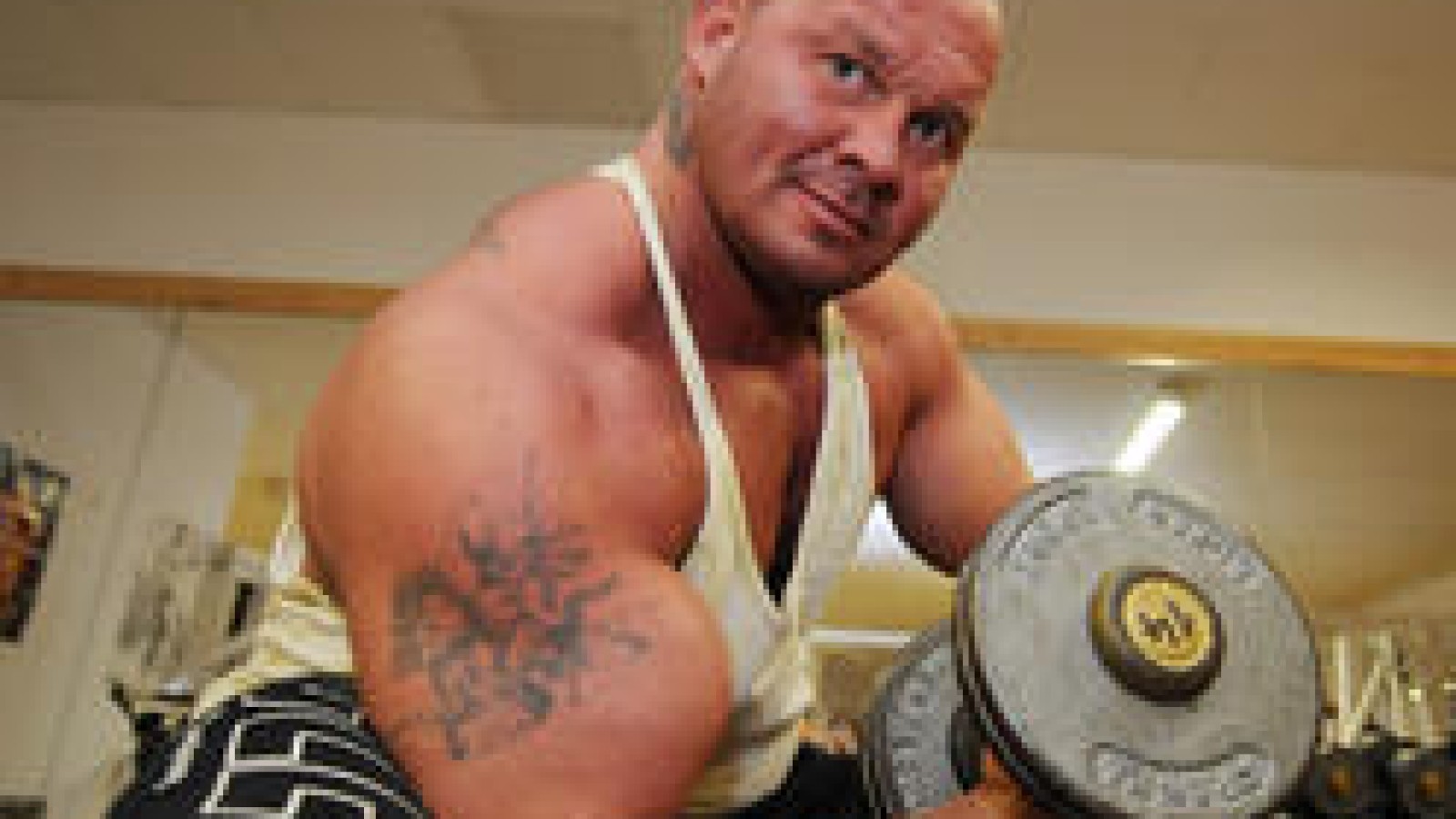 Dovseks-Muskeln-kommen-auf-gro-e-Leinwand