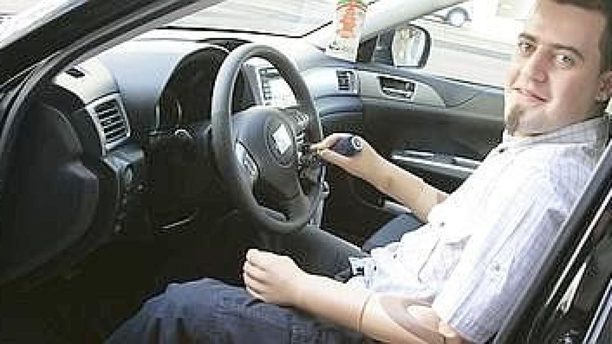 Auto fahren mit Prothese