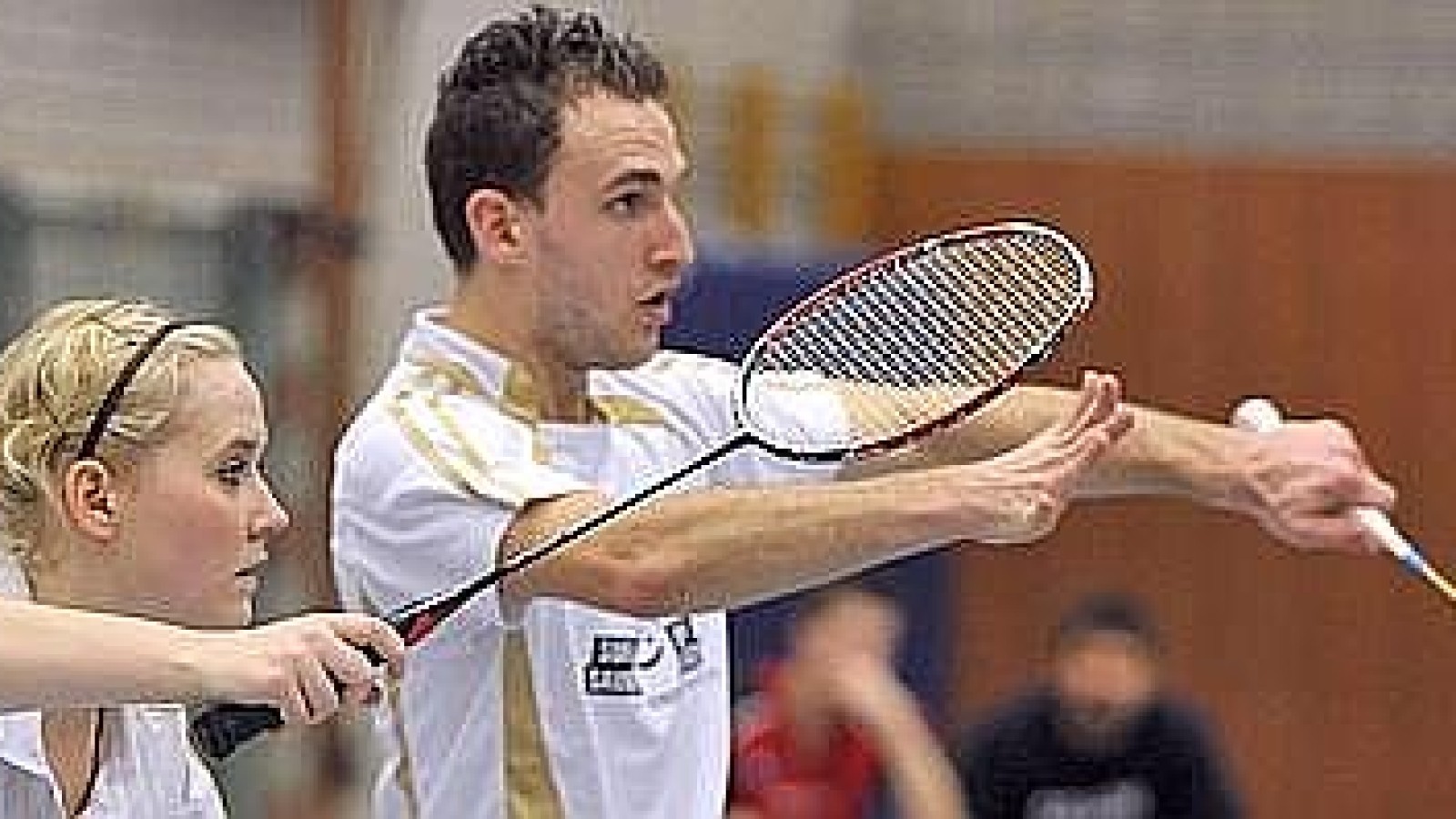 Erst Feder, dann Fußball