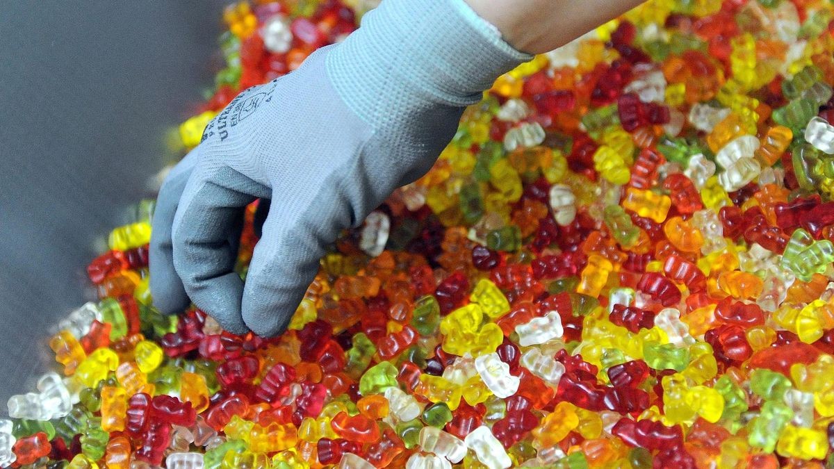 Die Goldbären zählen mit zu den beliebtesten Haribo-Produkten. Die ARD hat die Süßigkeit unter die Lupe genommen.