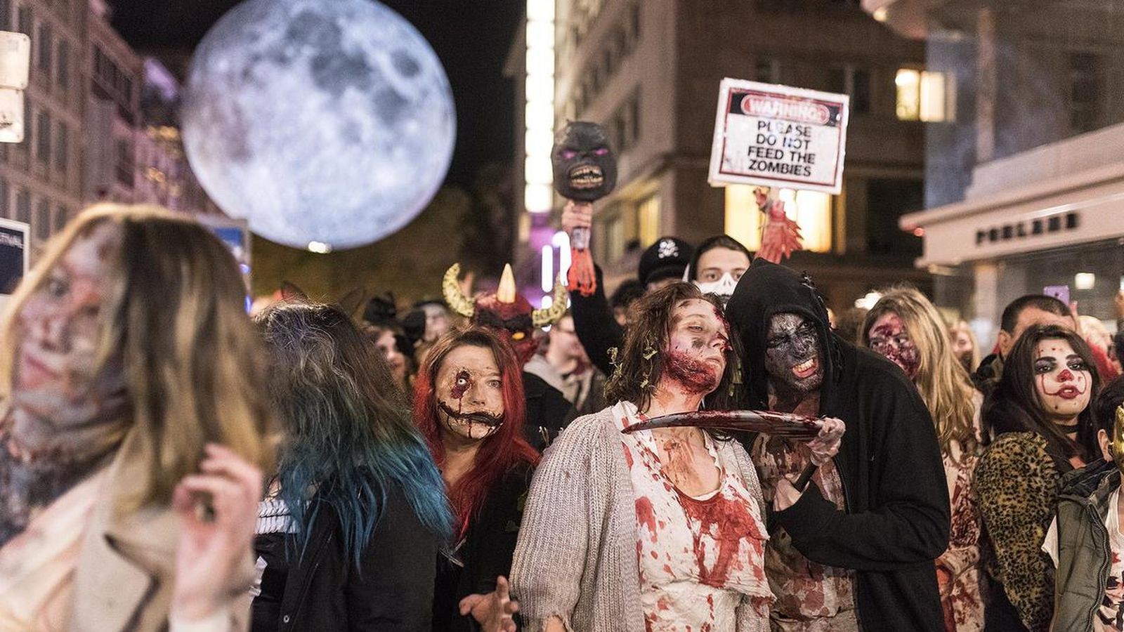 Zwölfter Zombiewalk in Essen verläuft friedlich
