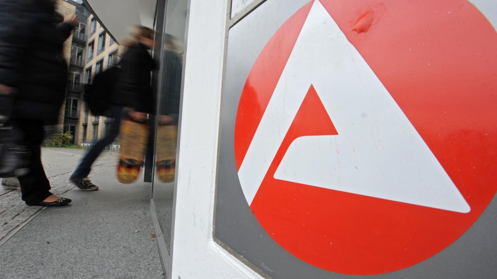 Frust und Fälschung "Team Wallraff" undercover im Jobcenter