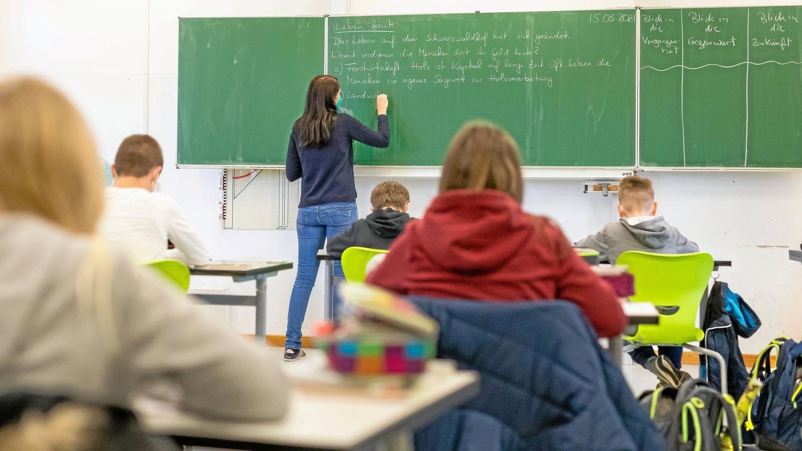 Viele Lehrerstellen in Essen unbesetzt Demo in der City