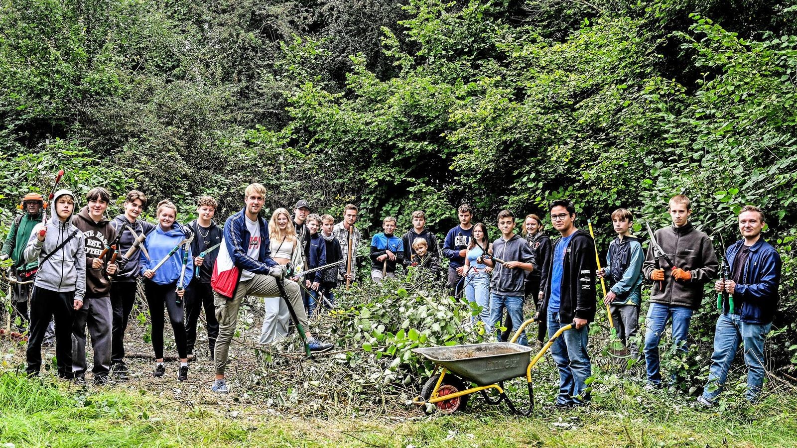 Jugendliche gestalten Treffpunkt in EssenHaarzopf selbst