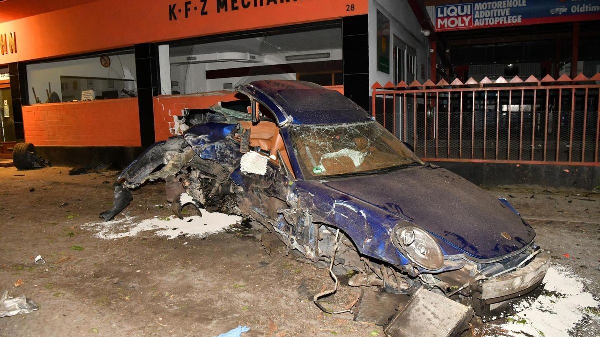 Brand in BerlinCharlottenburg Feuerwehr im Einsatz