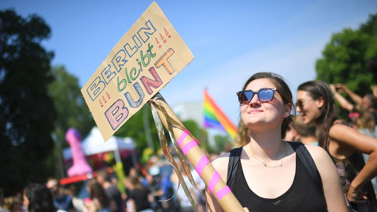 AfD demonstriert in Berlin Tausende protestieren dagegen