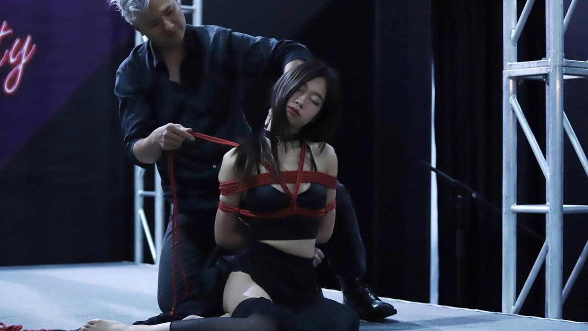 Nopok tanga kiygan qizlar